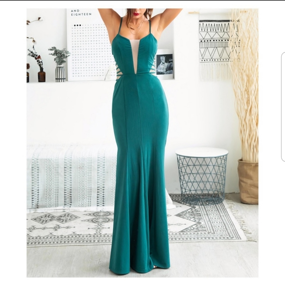 Green long sleeveless fishtail dress